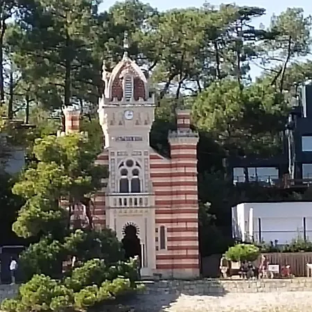 Le Bassin A Vos Pieds Avec T2 Elegant Entre Et Hyper Centre *