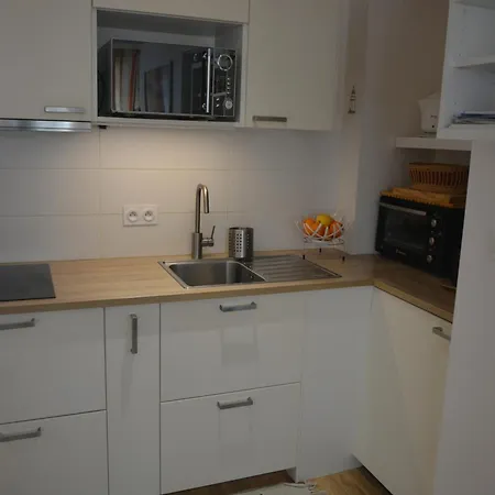 Le Bassin A Vos Pieds Avec T2 Elegant Entre Et Hyper Centre