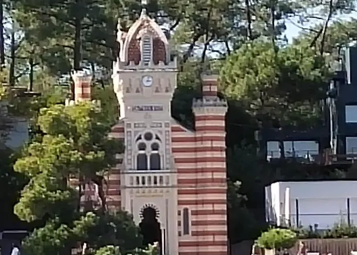 Le Bassin A Vos Pieds Avec T2 Elegant Entre Et Hyper Centre *