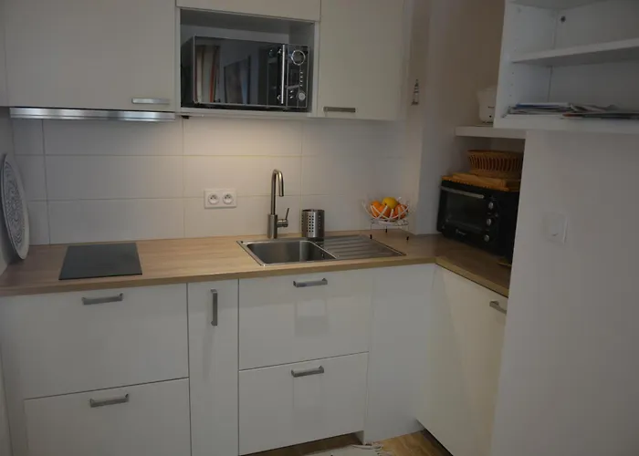 Le Bassin A Vos Pieds Avec T2 Elegant Entre Et Hyper Centre